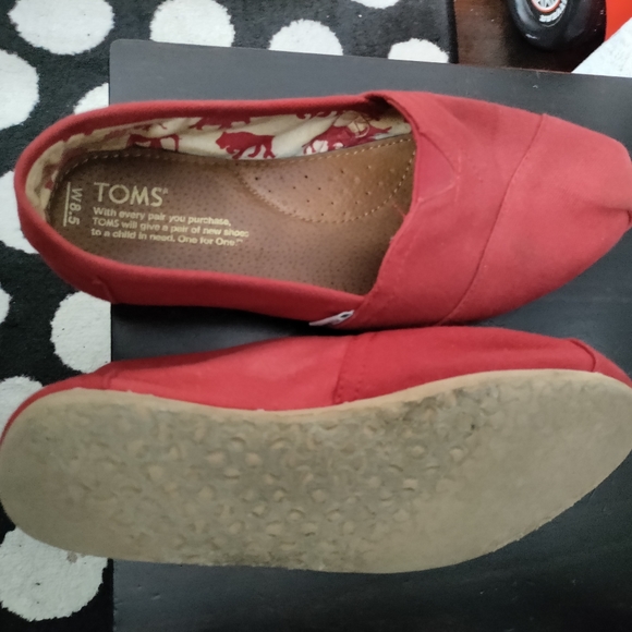 TOMS Red Canvas Classic Size 8.5 - Picture 4 of 4